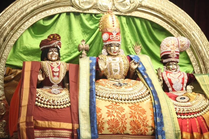 http://nithyananda.org/sites/default/files/photo-gallery/2015-02feb-28th-nithyananda-diary_IMG_1403_bidadi-satsang-swamiji.JPG