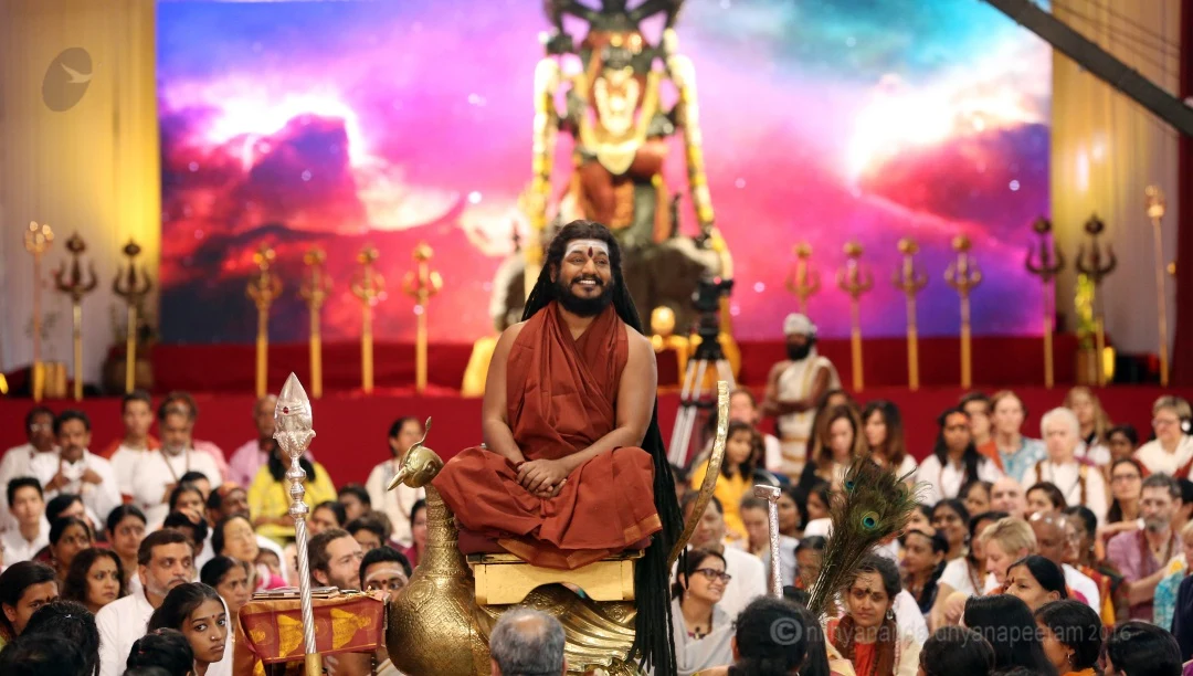 http://nithyananda.org/sites/default/files/photo-gallery/2016-12dec-11th-nithyananda-diary_IMGL3672_bengaluru-aadheenam-sadashivoham-day11-mandala-manifesting-swamiji.jpg