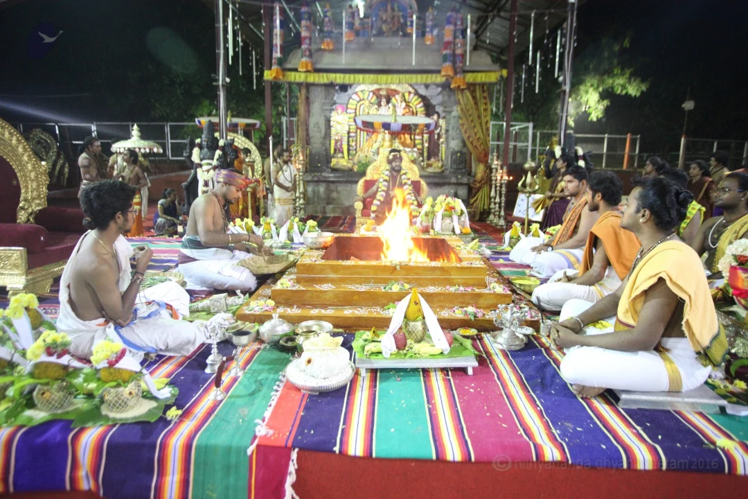 http://nithyananda.org/sites/default/files/photo-gallery/2016-12dec-13th-nithyananda-diary_IMG_6897_bengaluru-aadheenam-sadashivoham-day13-shivadeeksha-swamiji.jpg
