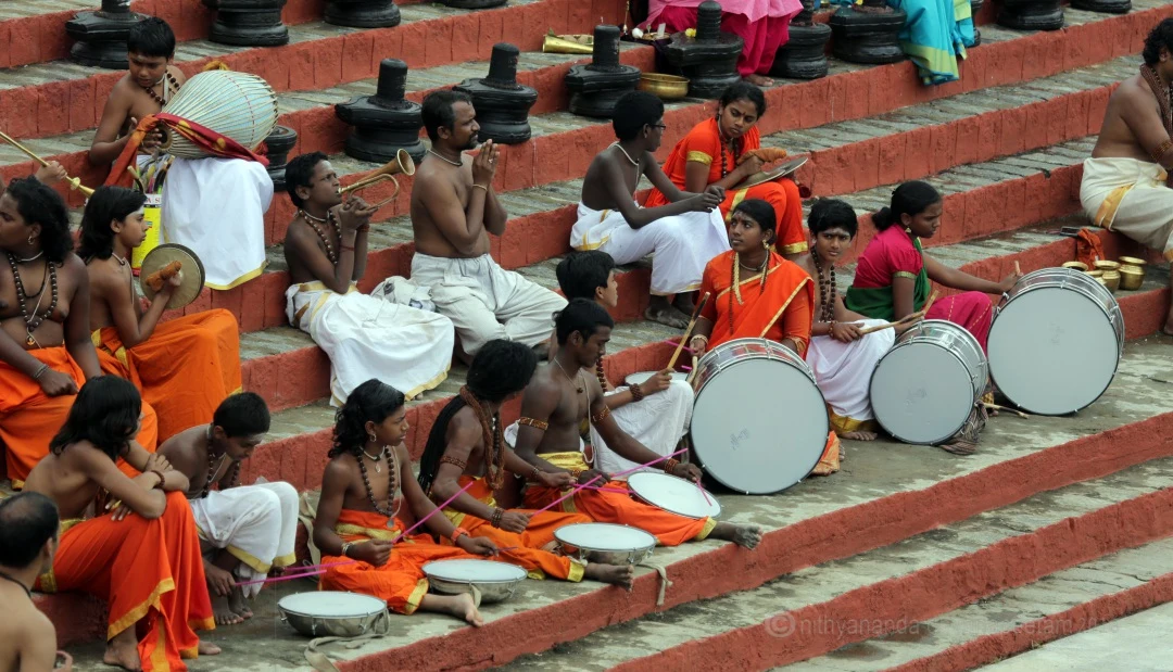 http://nithyananda.org/sites/default/files/photo-gallery/2016-12dec-3rd-nithyananda-diary_G28A0335_bengaluru-aadheenam-sadashivoham-day3-rudrabhishekam-swamiji.jpg