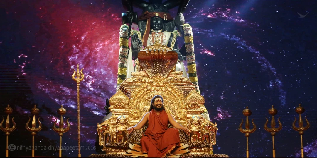 http://nithyananda.org/sites/default/files/photo-gallery/2016-12dec-8th-nithyananda-diary_4H7A7354_bengaluru-aadheenam-sadashivoham-day8-night-darshan-swamiji.jpg
