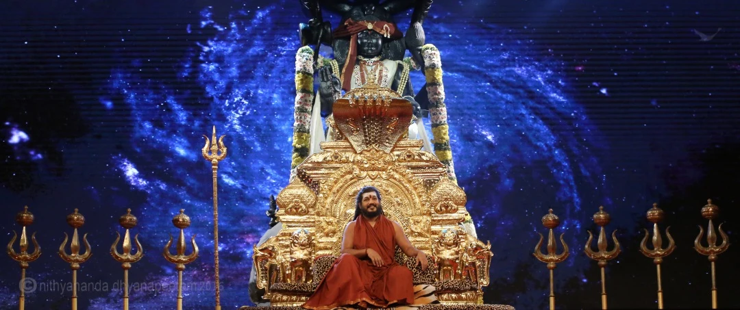 http://nithyananda.org/sites/default/files/photo-gallery/2016-12dec-8th-nithyananda-diary_4H7A7365_bengaluru-aadheenam-sadashivoham-day8-night-darshan-swamiji.jpg