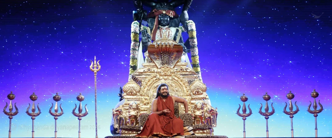 http://nithyananda.org/sites/default/files/photo-gallery/2016-12dec-8th-nithyananda-diary_4H7A7380_bengaluru-aadheenam-sadashivoham-day8-night-darshan-swamiji.jpg