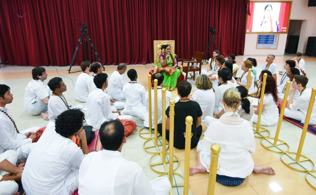 http://nithyananda.org/sites/default/files/photo-gallery/2017-3apr-20th-nithyananda-diary_DSC_3563_bengaluru-aadheenam-IA-day1-materialization-demo-mahayoga.jpg