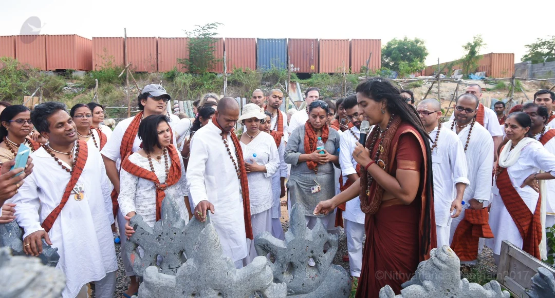 Campus Tour - Sacred Arts Univercity Campus - Here, Ma Jnanatma Swami has a coin used to identify whether a stone is a male stone, a female stone or a gay stone. A male stone gives a metallic sound. A female stone gives an anklet sound while a gay stone gives a neutral sound when tapped with a coin. Certain deities require different stones to be used.