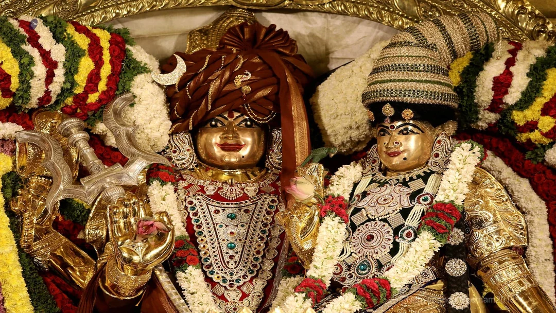 http://nithyananda.org/sites/default/files/photo-gallery/2018-11Nov-14-nithyananda-diary_bengaluru-aadheenam_uttamotama-seva_7T9A1061.JPG