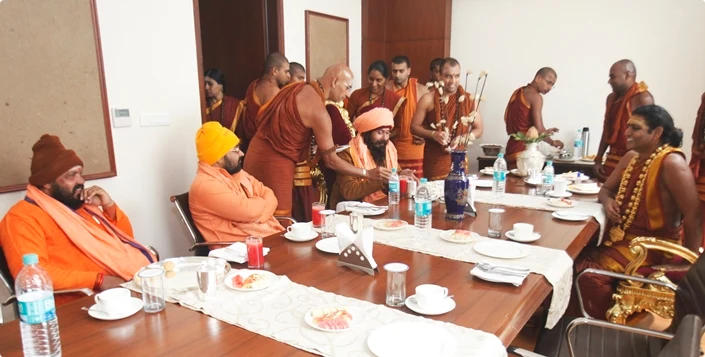 Swamiji with Sachiv Mahanirvaniakada Sri Ravindrapuri Mahraj,Sri Mahant Yamuna puri and Sri Mahant Ramesh giri of Nirvani akada.