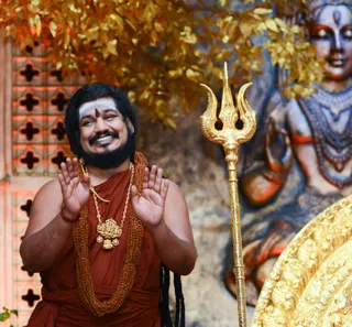 http://nithyananda.org/sites/default/files/photo-gallery/017-3mar-5th-nithyananda-diary_DSC_5353_bengaluru-aadheenam-IA-Day8-initiation-darshan-swamiji.jpg