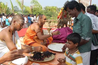 Brahmacharis of the Nithyananda Order give holy ash and the jeevan mukti mala (rosary) to the people. This rosary bearing a single five-faced rudraksh and picture of Swamiji is believed to bestow all auspiciousness in one’s life besides leading one to living enlightenment