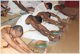 http://nithyananda.org/sites/default/files/photo-gallery/05%20b%20Nithyakriya.JPG