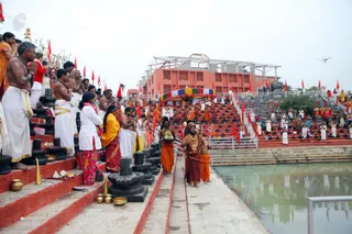 http://nithyananda.org/sites/default/files/photo-gallery/1-2016-12dec-12th-nithyananda-diary_IMG_6548_bengaluru-aadheenam-sadashivoham-day12-puja-rudrabhishekam-swamiji.jpg