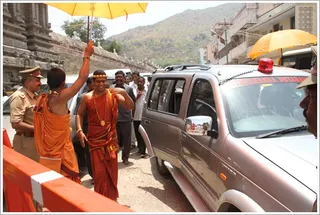 http://nithyananda.org/sites/default/files/photo-gallery/12_Nithyananda_temple-visit_06may2012.JPG