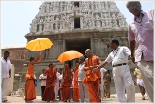 http://nithyananda.org/sites/default/files/photo-gallery/13_Nithyananda_temple-visit_06may2012.JPG