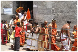 http://nithyananda.org/sites/default/files/photo-gallery/14_Nithyananda_temple-visit_06may2012.JPG