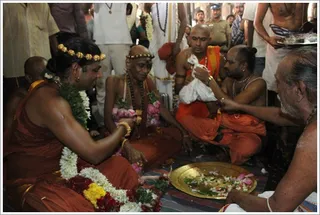 http://nithyananda.org/sites/default/files/photo-gallery/16_Nithyananda_temple-visit_06may2012.JPG