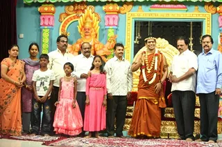 http://nithyananda.org/sites/default/files/photo-gallery/18_Nithyananda_1_May_2012.JPG