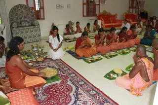 http://nithyananda.org/sites/default/files/photo-gallery/18_nithyananda_12oct2012.JPG