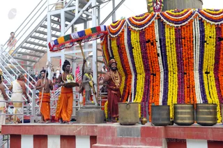 http://nithyananda.org/sites/default/files/photo-gallery/2-2016-12dec-12th-nithyananda-diary_IMG_6558_bengaluru-aadheenam-sadashivoham-day12-puja-rudrabhishekam-swamiji.jpg