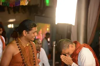 IA Participants receive individual darshan