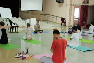 https://www.nithyananda.org/sites/default/files/photo-gallery/2011-07jul-25-nithyananda-photo-03a-yoga-teachers-training-bidadi-raja-sabha.jpg?1312472941