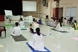 https://www.nithyananda.org/sites/default/files/photo-gallery/2011-07jul-25-nithyananda-photo-03b-yoga-teachers-training-bidadi-raja-sabha.jpg?1312472955