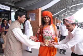 https://www.nithyananda.org/sites/default/files/photo-gallery/2011-07jul-26-nithyananda-photo-03b-nithyananda-kailash-yatra-devotee-receiving-khatmandu-airport.jpg?1312531080