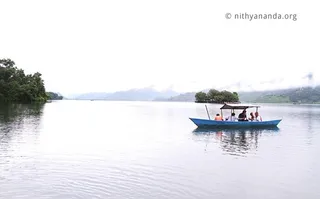https://www.nithyananda.org/sites/default/files/photo-gallery/2011-07jul-28-nithyananda-photo-03-6-scenarie-kailash-yatra-pokhara-lake-nepal.jpg__0.jpg?1313678263
