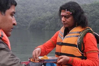 https://www.nithyananda.org/sites/default/files/photo-gallery/2011-07jul-28-nithyananda-photo-04-2-nithyananda-eating-food-kailash-yatra-pokhara-nepal.jpg__0.jpg?1313678293