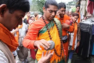 https://www.nithyananda.org/sites/default/files/photo-gallery/2011-07jul-28-nithyananda-photo-05-1-nithyananda-gupteshwar-mahadev-temple-kailash-yatra-nepal.jpg__0.jpg?1313678397