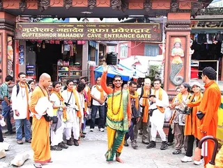 https://www.nithyananda.org/sites/default/files/photo-gallery/2011-07jul-28-nithyananda-photo-05-10-nithyananda-blessing-gupteshwar-mahadev-temple-cave-kailash-yatra-nepal.jpg__0.jpg?1313678615
