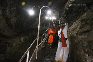 https://www.nithyananda.org/sites/default/files/photo-gallery/2011-07jul-28-nithyananda-photo-05-5-nithyananda-gupteshwar-mahadev-temple-cave-kailash-yatra-nepal.jpg__0.jpg?1313678545