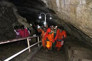 https://www.nithyananda.org/sites/default/files/photo-gallery/2011-07jul-28-nithyananda-photo-05-6-nithyananda-gupteshwar-mahadev-temple-cave-kailash-yatra-nepal.jpg__0.jpg?1313678584