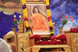 https://www.nithyananda.org/sites/default/files/photo-gallery/2011-07jul-31-nithyananda-photo-02b-paduka-puja-guru-moorthi-raja-sabha-bidadi.jpg_.jpg?1313735174