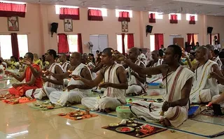 https://www.nithyananda.org/sites/default/files/photo-gallery/2011-07jul-31-nithyananda-photo-02c-paduka-puja-ashramites-arati-raja-sabha-bidadi.jpg_.jpg?1313735224