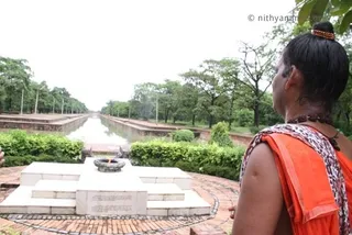 https://www.nithyananda.org/sites/default/files/photo-gallery/2011-07jul-31-nithyananda-photo-02e-swamiji-darshan-peace-lamp-buddha-palace-lumbini.JPG?1313735295