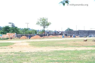 https://www.nithyananda.org/sites/default/files/photo-gallery/2011-07jul-31-nithyananda-photo-04-construction-bidadi-ashram.jpg_.jpg?1313735450