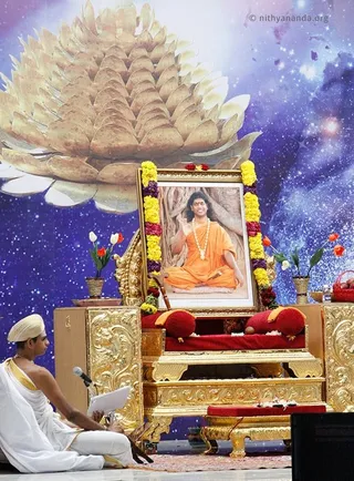 https://www.nithyananda.org/sites/default/files/photo-gallery/2011-08aug-01-nithyananda-photo-03a-paramahamsa-paduka-puja-raja-sabha-bidadi.jpg__1.jpg?1313739104
