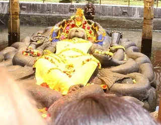 https://www.nithyananda.org/sites/default/files/photo-gallery/2011-08aug-01-nithyananda-photo-04a-neelakanta-vishnu-kathmandu_1.JPG?1313739408