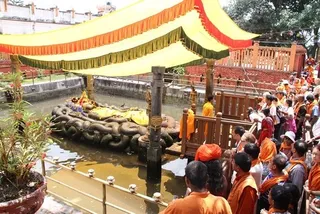 https://www.nithyananda.org/sites/default/files/photo-gallery/2011-08aug-01-nithyananda-photo-04b-neelakanta-vishnu-kathmandu_1.JPG?1313739443