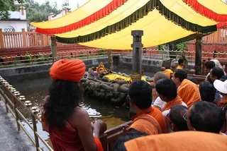 https://www.nithyananda.org/sites/default/files/photo-gallery/2011-08aug-01-nithyananda-photo-04c-neelakanta-vishnu-kathmandu_1.JPG?1313739457