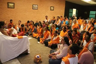 https://www.nithyananda.org/sites/default/files/photo-gallery/2011-08aug-01-nithyananda-photo-05b-unclutch-meditation-kathmandu.JPG?1313739526