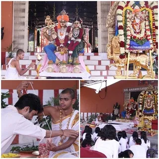https://www.nithyananda.org/sites/default/files/photo-gallery/2011-08aug-24-nithyananda-photo-09-gayathri-initiation.jpg?1314251828