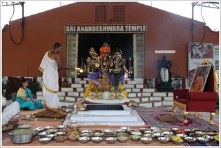 https://www.nithyananda.org/sites/default/files/photo-gallery/2011-09sep-01-nithyananda-photo-21-finalarati.JPG