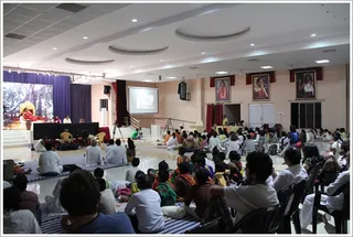 https://www.nithyananda.org/sites/default/files/photo-gallery/2011-09sep-01-nithyananda-photo-48-participantswatching.JPG