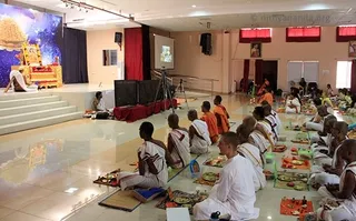 https://www.nithyananda.org/sites/default/files/photo-gallery/2011-jul07-30-nithyananda-photo-05-ashramites-paduka-puja-raja-sabha-bidadi.jpg__0.jpg?1313683813