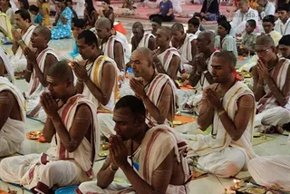 https://www.nithyananda.org/sites/default/files/photo-gallery/2011-jul07-30-nithyananda-photo-06-ashramites-paduka-puja-raja-sabha-bidadi.jpg__0.jpg?1313683823