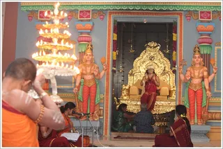 http://nithyananda.org/sites/default/files/photo-gallery/2012-01jan-22-nithyananda-photo-02%20b%20Prathyaksha%20pada%20puja.JPG