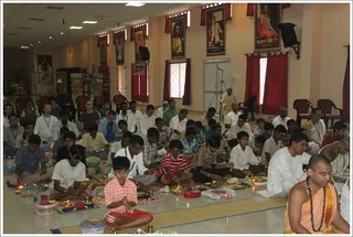 http://nithyananda.org/sites/default/files/photo-gallery/2012-01jan-22-nithyananda-photo-02%20c%20Prathyaksha%20pada%20puja.JPG