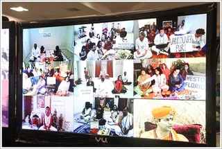 http://nithyananda.org/sites/default/files/photo-gallery/2012-01jan-22-nithyananda-photo-03%20e%20bg%20satsang.JPG