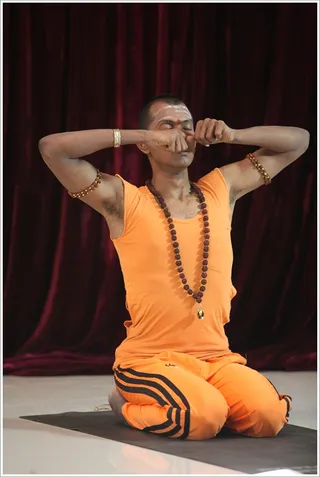 http://nithyananda.org/sites/default/files/photo-gallery/2012-01jan-22-nithyananda-photo-05%20a%20kriya.JPG